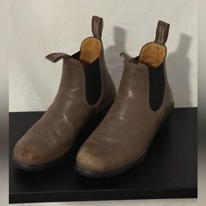 Blundstone Heeled Boots in Antique Taupe, size 8.5